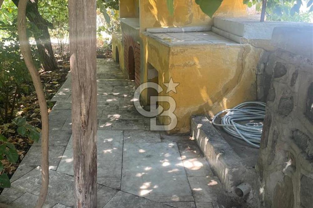 Kuşadası Kirazlı Köyü'nde 500 m² Arsalı, 6+2 Lüks Müstakil Ev