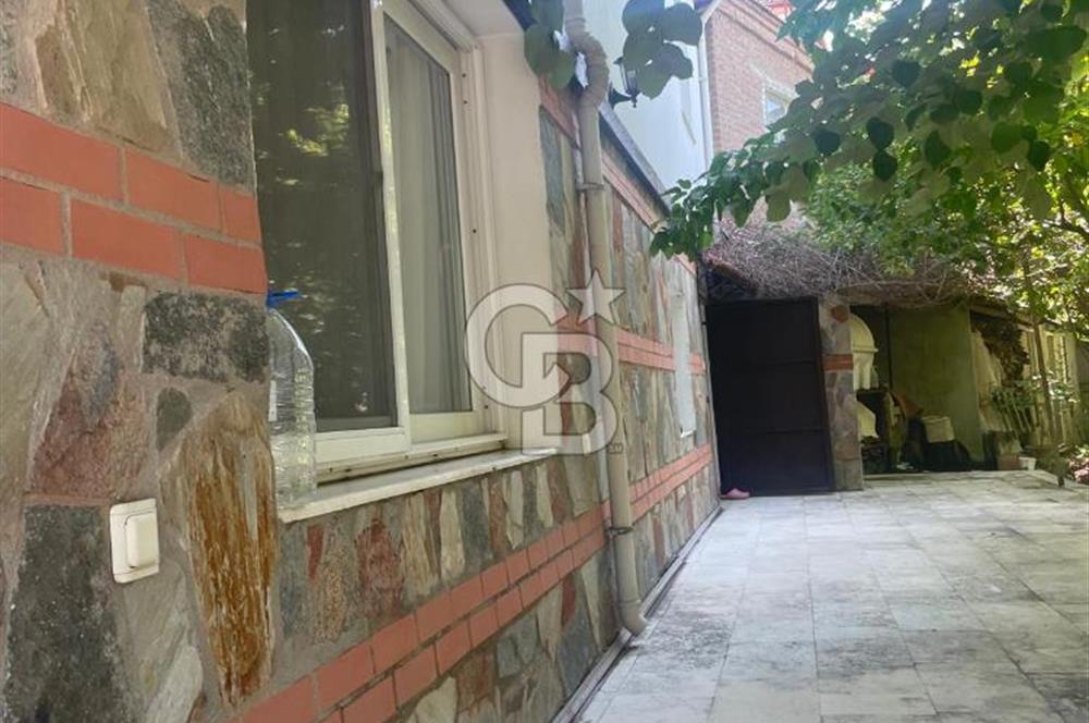 Kuşadası Kirazlı Köyü'nde 500 m² Arsalı, 6+2 Lüks Müstakil Ev