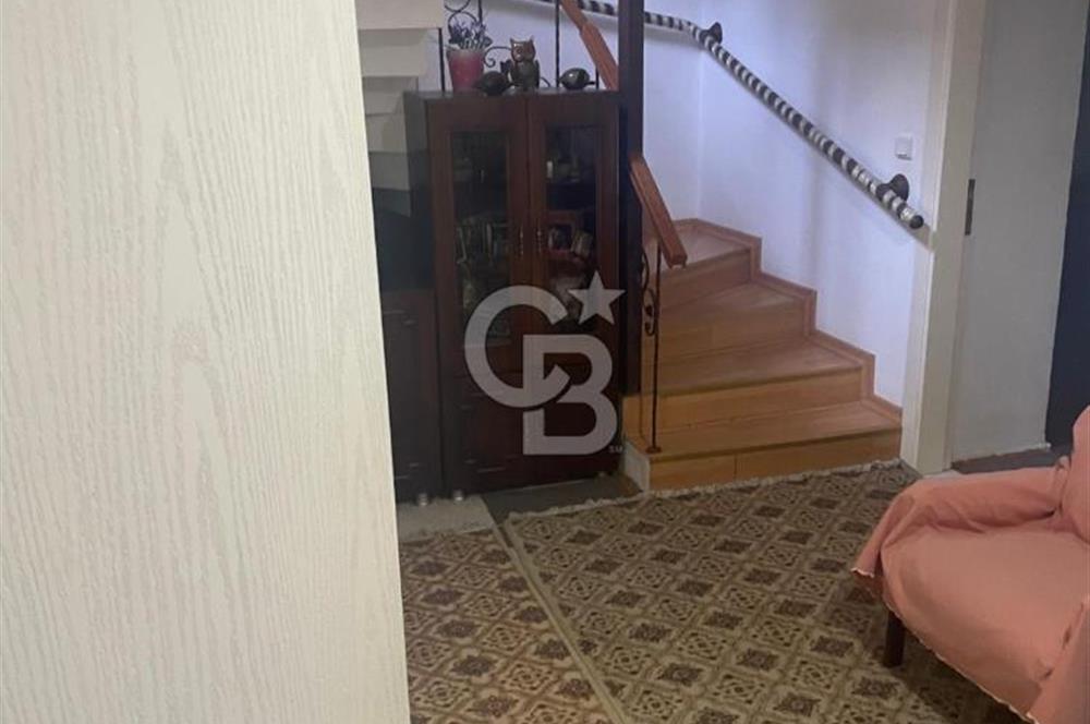 Kuşadası Kirazlı Köyü'nde 500 m² Arsalı, 6+2 Lüks Müstakil Ev