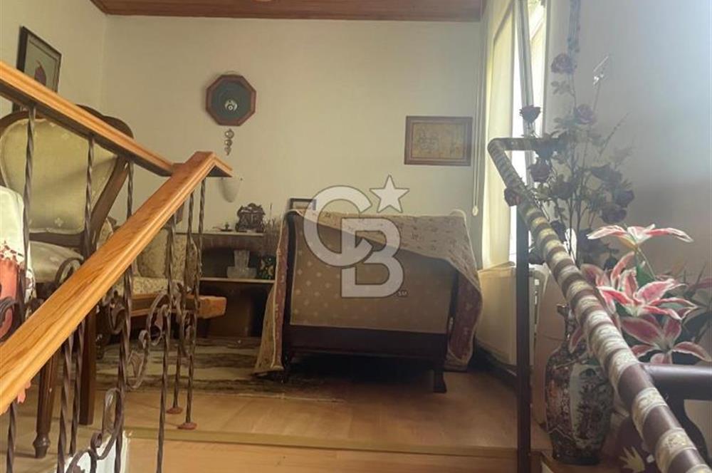 Kuşadası Kirazlı Köyü'nde 500 m² Arsalı, 6+2 Lüks Müstakil Ev