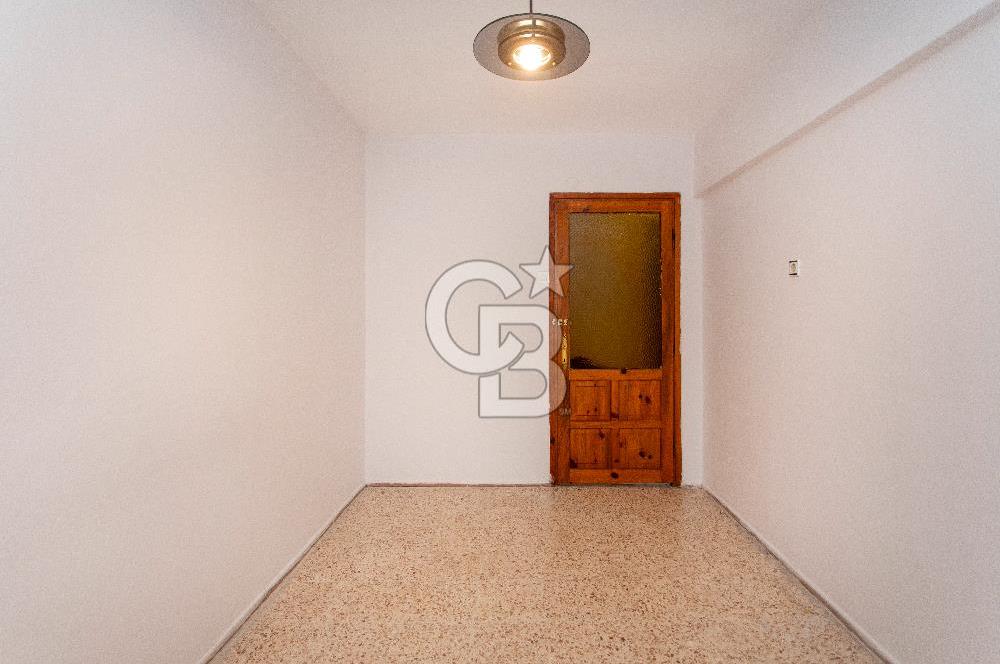 Foça Merkezde Sahile Yürüme Mesafesinde Satılık 2+1 Daire