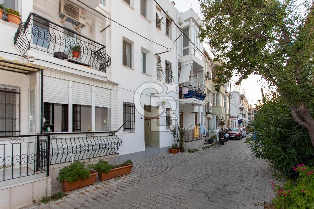 Foça Merkezde Sahile Yürüme Mesafesinde Satılık 2+1 Daire