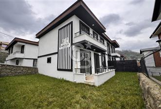 CB ENVOY | Gölcük İhsaniye Merkez'de 4+1 Bahçeli Dubleks Villa - 1 - 369560