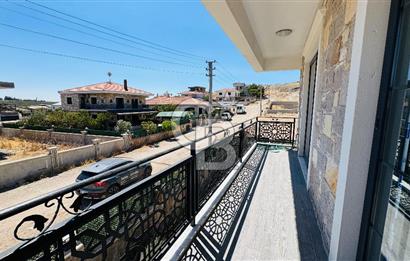 Foça Bağarası Kazım Dirik Mah 3+1 Eşyalı Kiralık Havuzlu Villa