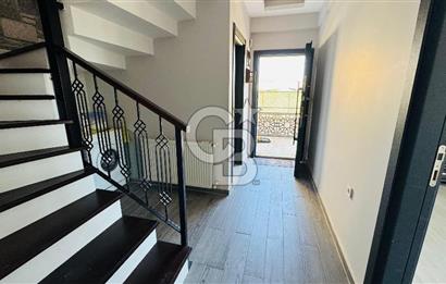 Foça Bağarası Kazım Dirik Mah 3+1 Eşyalı Kiralık Havuzlu Villa