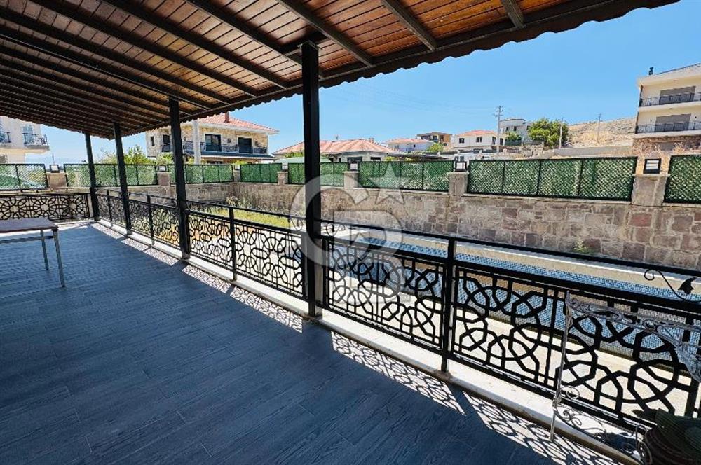Foça Bağarası Kazım Dirik Mah 3+1 Eşyalı Kiralık Havuzlu Villa