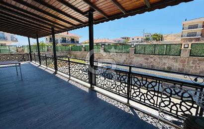 Foça Bağarası Kazım Dirik Mah 3+1 Eşyalı Kiralık Havuzlu Villa