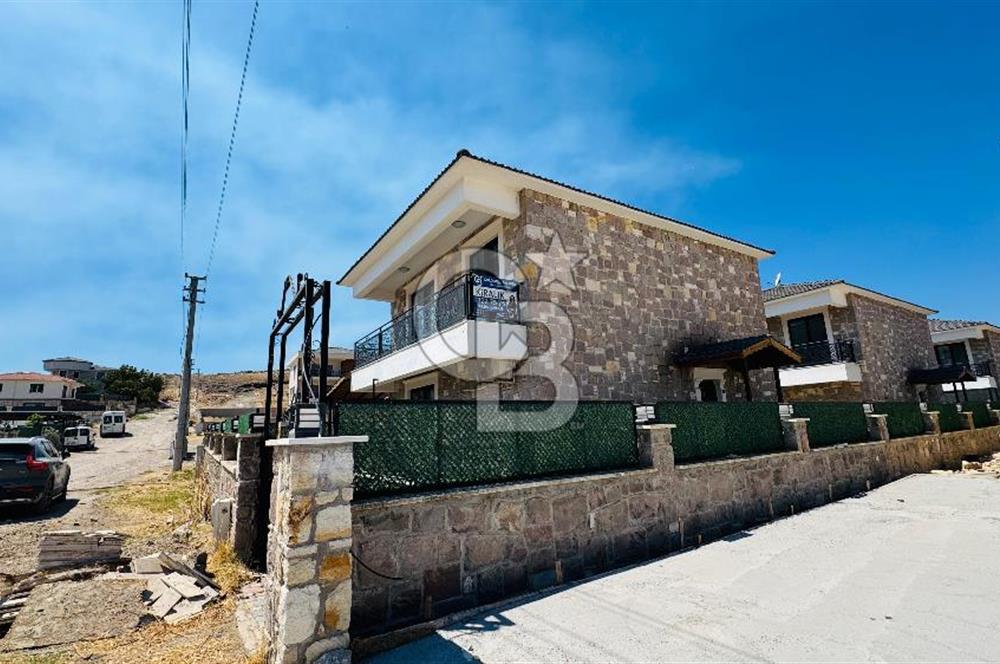 Foça Bağarası Kazım Dirik Mah 3+1 Eşyalı Kiralık Havuzlu Villa