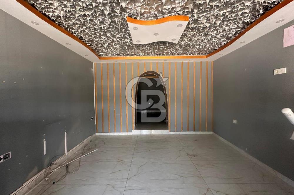 Foça Bağarası Ana Cadde Üzerinde Kiralık Dükkan