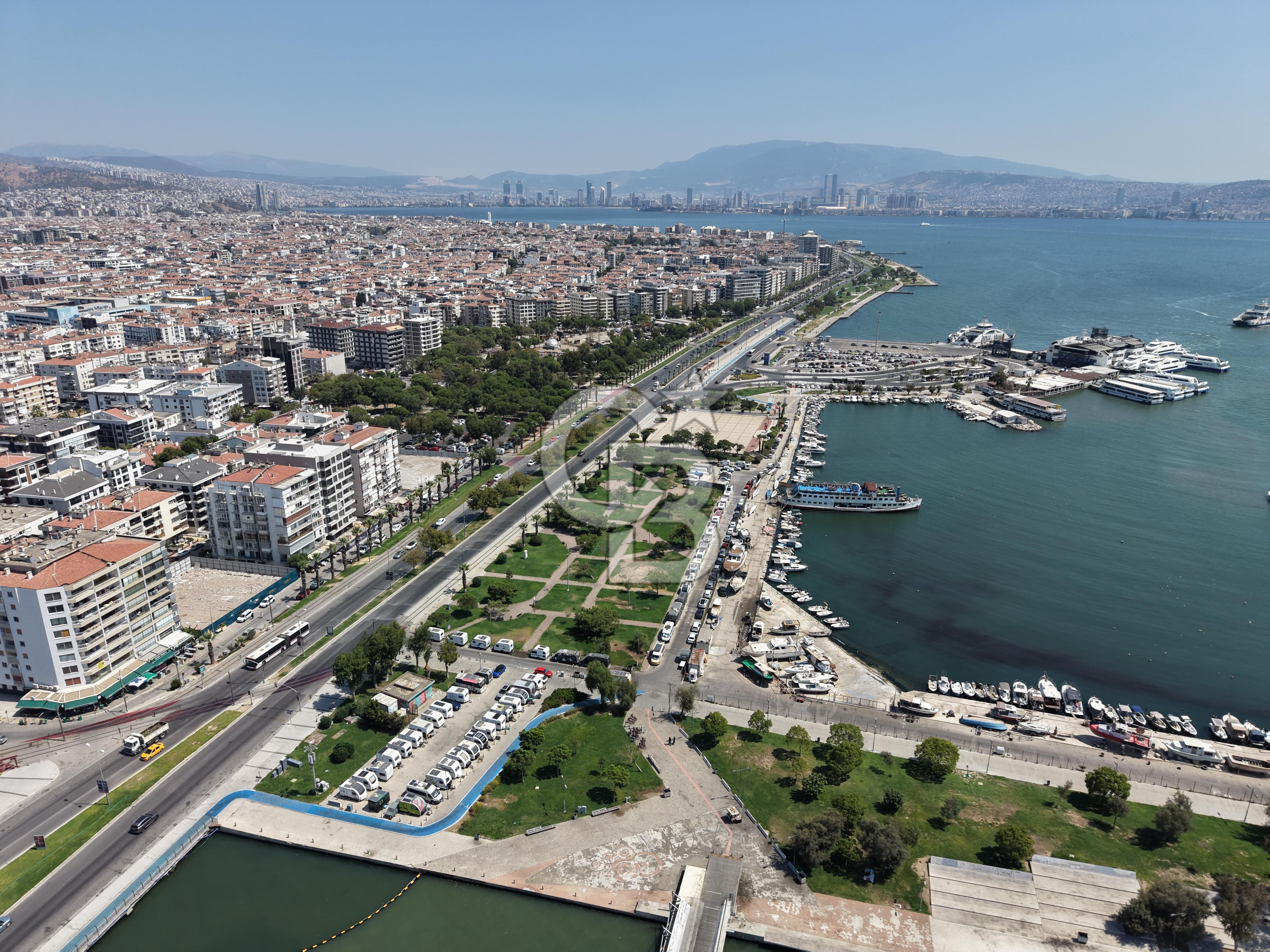 Karsıyaka bostanlı’da satılık 3+1 daire 