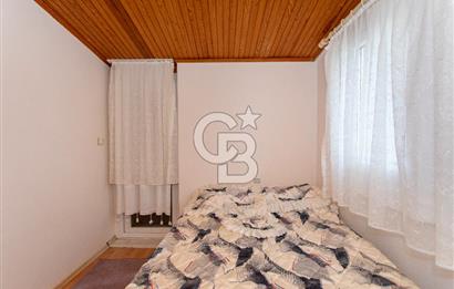Yeni Foça’da Eşyalı, Bahçeli ve Geniş Yaşam Alanına Sahip 5+1 Tripleks Villa