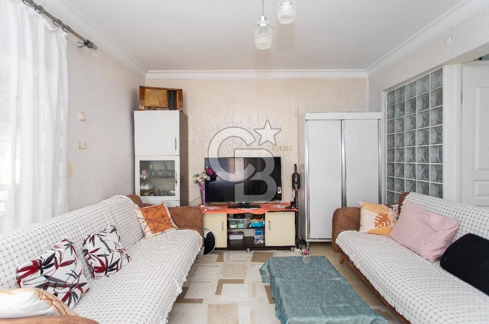Yeni Foça’da Eşyalı, Bahçeli ve Geniş Yaşam Alanına Sahip 5+1 Tripleks Villa