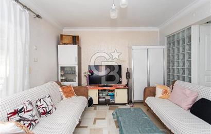 Yeni Foça’da Eşyalı, Bahçeli ve Geniş Yaşam Alanına Sahip 5+1 Tripleks Villa