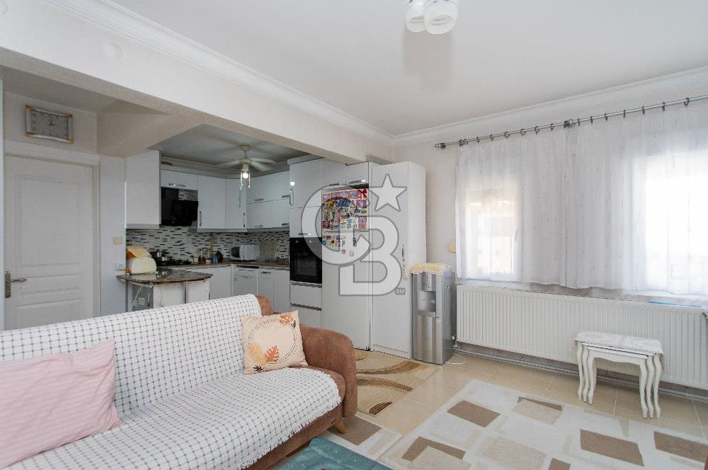 Yeni Foça’da Eşyalı, Bahçeli ve Geniş Yaşam Alanına Sahip 5+1 Tripleks Villa