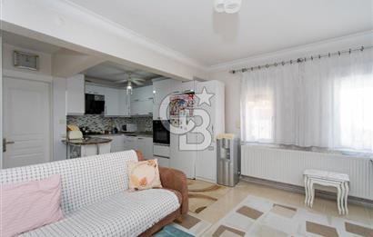Yeni Foça’da Eşyalı, Bahçeli ve Geniş Yaşam Alanına Sahip 5+1 Tripleks Villa