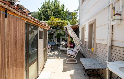Yeni Foça’da Eşyalı, Bahçeli ve Geniş Yaşam Alanına Sahip 5+1 Tripleks Villa