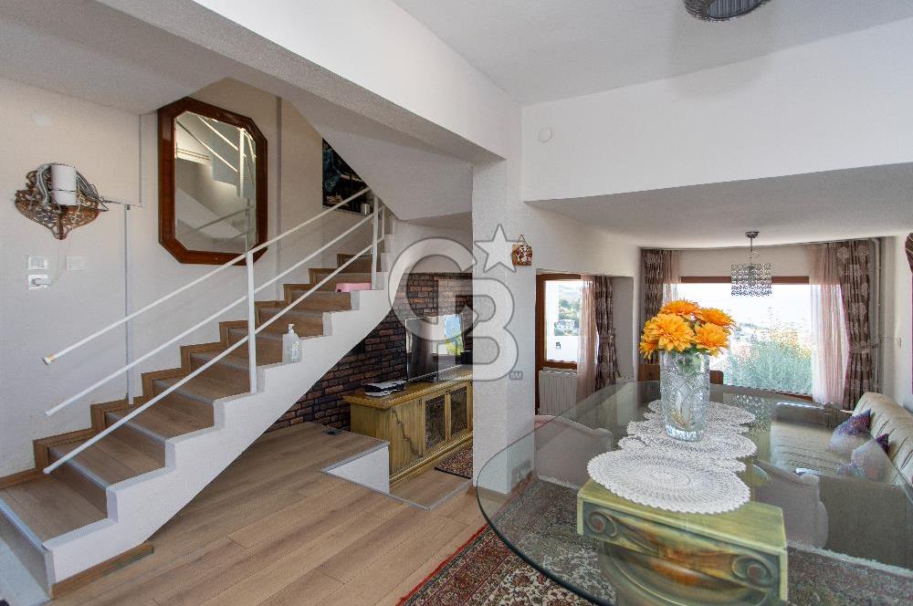 Yenifoça Donatkent'te Satılık Deniz Manzaralı Müstakil 3+1 Villa​