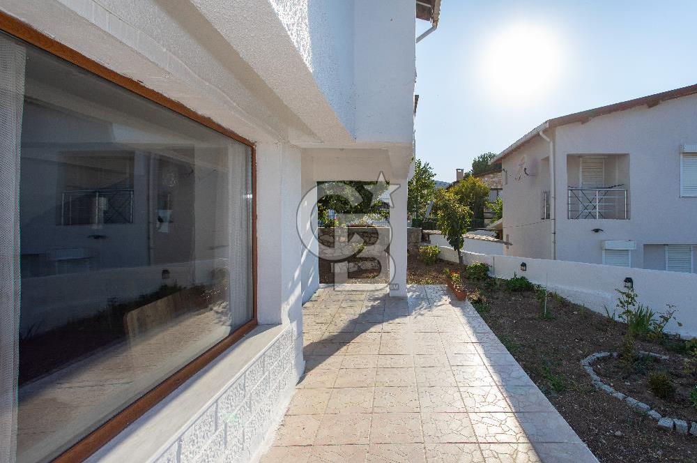 Yenifoça Donatkent'te Satılık Deniz Manzaralı Müstakil 3+1 Villa​