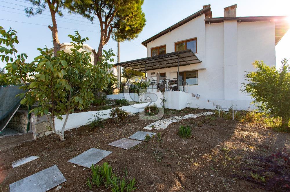 Yenifoça Donatkent'te Satılık Deniz Manzaralı Müstakil 3+1 Villa​