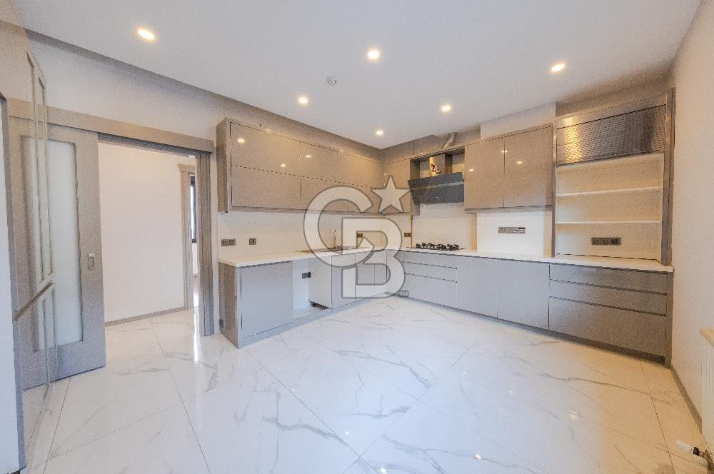 BAĞDAT CADDESİ'NDE KİRALIK DENİZ MANZARALI KATTA TEK 5+1 DAİRE