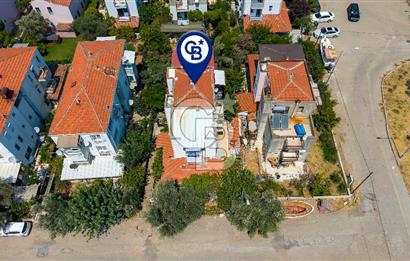 Yeni Foça’da Eşyalı, Bahçeli ve Geniş Yaşam Alanına Sahip 5+1 Tripleks Villa