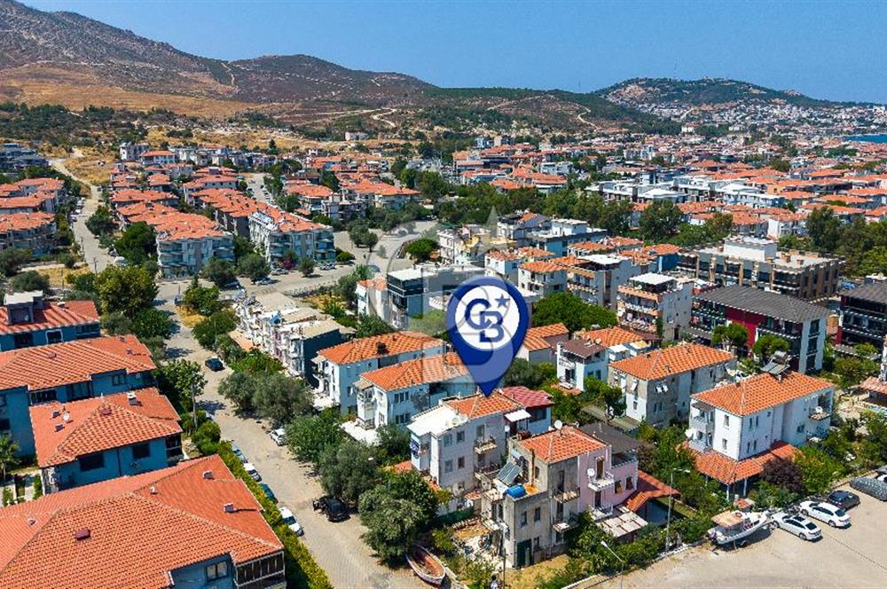 Yeni Foça’da Eşyalı, Bahçeli ve Geniş Yaşam Alanına Sahip 5+1 Tripleks Villa