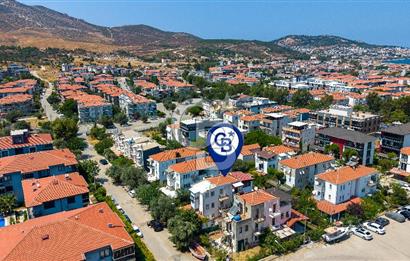 Yeni Foça’da Eşyalı, Bahçeli ve Geniş Yaşam Alanına Sahip 5+1 Tripleks Villa