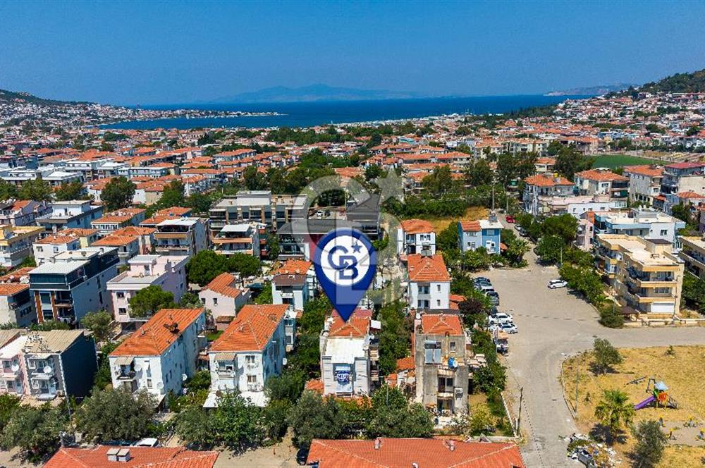 Yeni Foça’da Eşyalı, Bahçeli ve Geniş Yaşam Alanına Sahip 5+1 Tripleks Villa