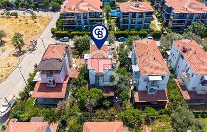 Yeni Foça’da Eşyalı, Bahçeli ve Geniş Yaşam Alanına Sahip 5+1 Tripleks Villa