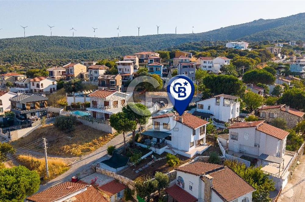 Yenifoça Donatkent'te Satılık Deniz Manzaralı Müstakil 3+1 Villa​