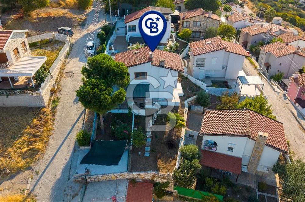 Yenifoça Donatkent'te Satılık Deniz Manzaralı Müstakil 3+1 Villa​