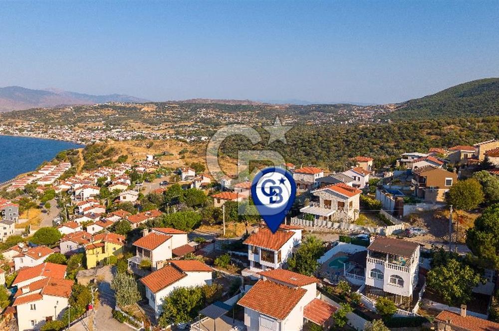 Yenifoça Donatkent'te Satılık Deniz Manzaralı Müstakil 3+1 Villa​