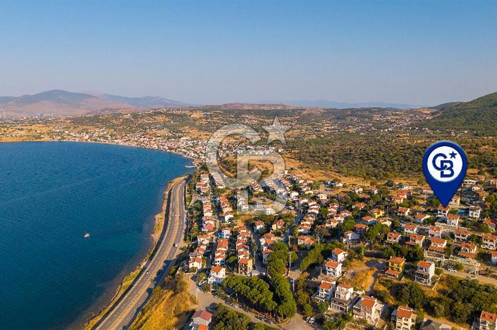 Yenifoça Donatkent'te Satılık Deniz Manzaralı Müstakil 3+1 Villa​