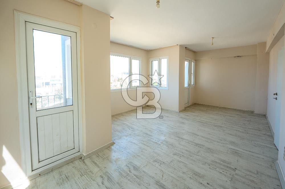 Urla Çamlıçay'da Denize 150m, Cadde Üzeri, Tadilatlı KOMPLE SATILIK BİNA