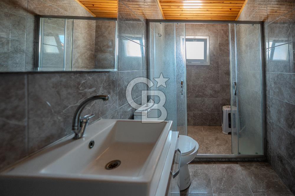 Urla Çamlıçay'da Denize 150m, Cadde Üzeri, Tadilatlı KOMPLE SATILIK BİNA