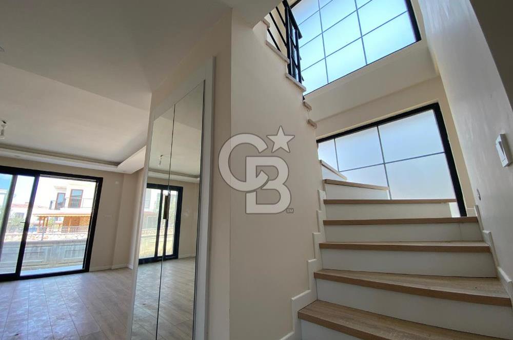GÖMEÇ DENİZ EVLER SİTESİ'NDE SATILIK 3+1 VİLLA