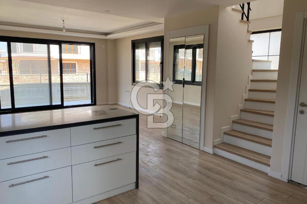 GÖMEÇ DENİZ EVLER SİTESİ'NDE SATILIK 3+1 VİLLA