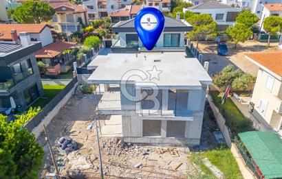 ÇEŞME YALI DA DENİZ MANZARALI 4+1 NATAMAM SATILIK VİLLA