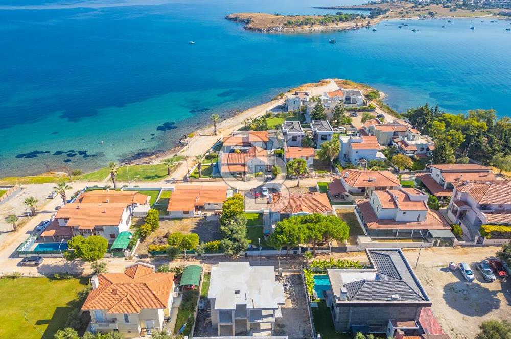 ÇEŞME YALI DA DENİZ MANZARALI 4+1 NATAMAM SATILIK VİLLA