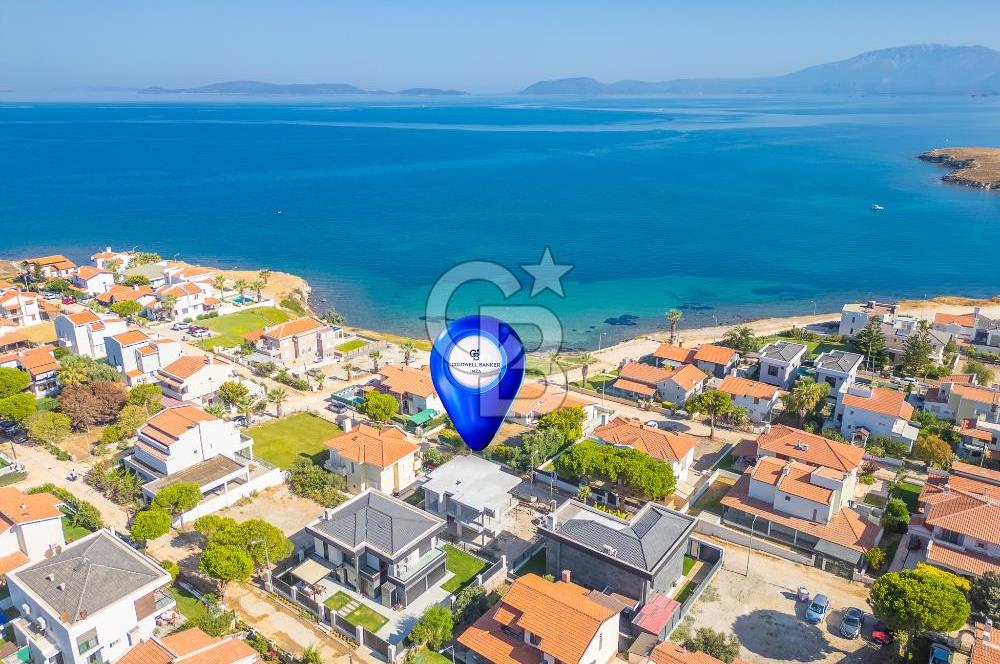 ÇEŞME YALI DA DENİZ MANZARALI 4+1 NATAMAM SATILIK VİLLA