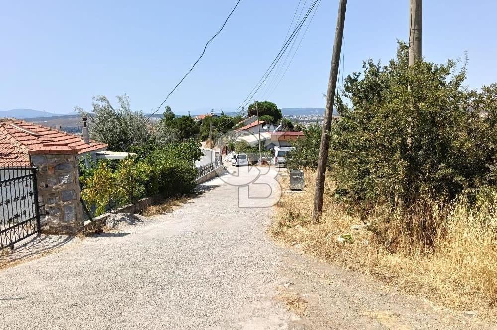 Seferihisar Tepecik'te Kısmi Deniz Manzaralı Satılık İmarlı Arsa