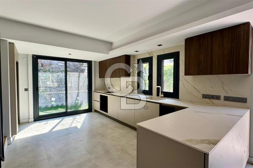 Eski Foça Atatürk Mahallesinde Sıfır 2+1 Satılık Villa