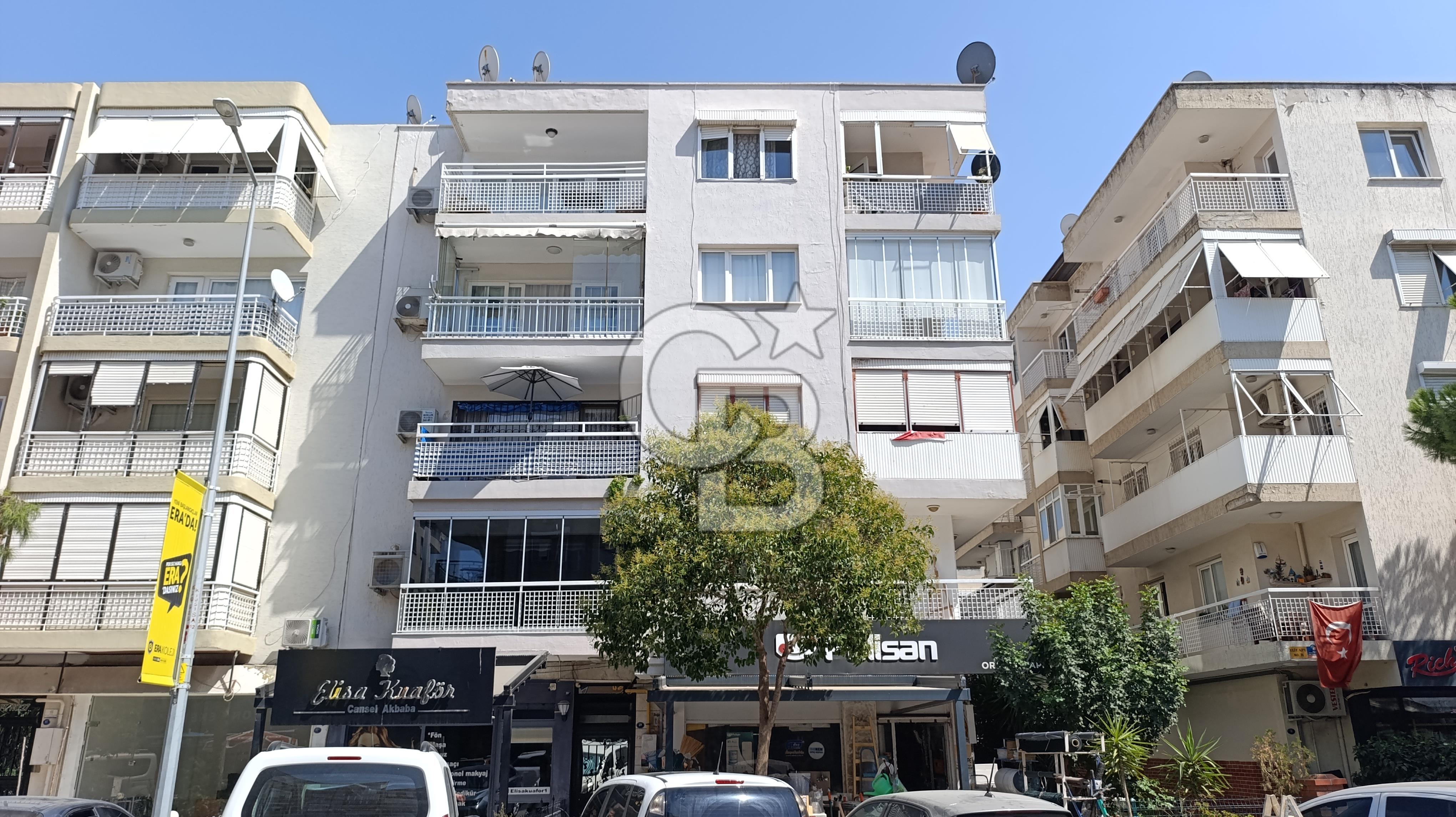 İzmir Karşıyaka Bahriye Üçok Tadilatlı Satılık 3+1 123 m² Daire