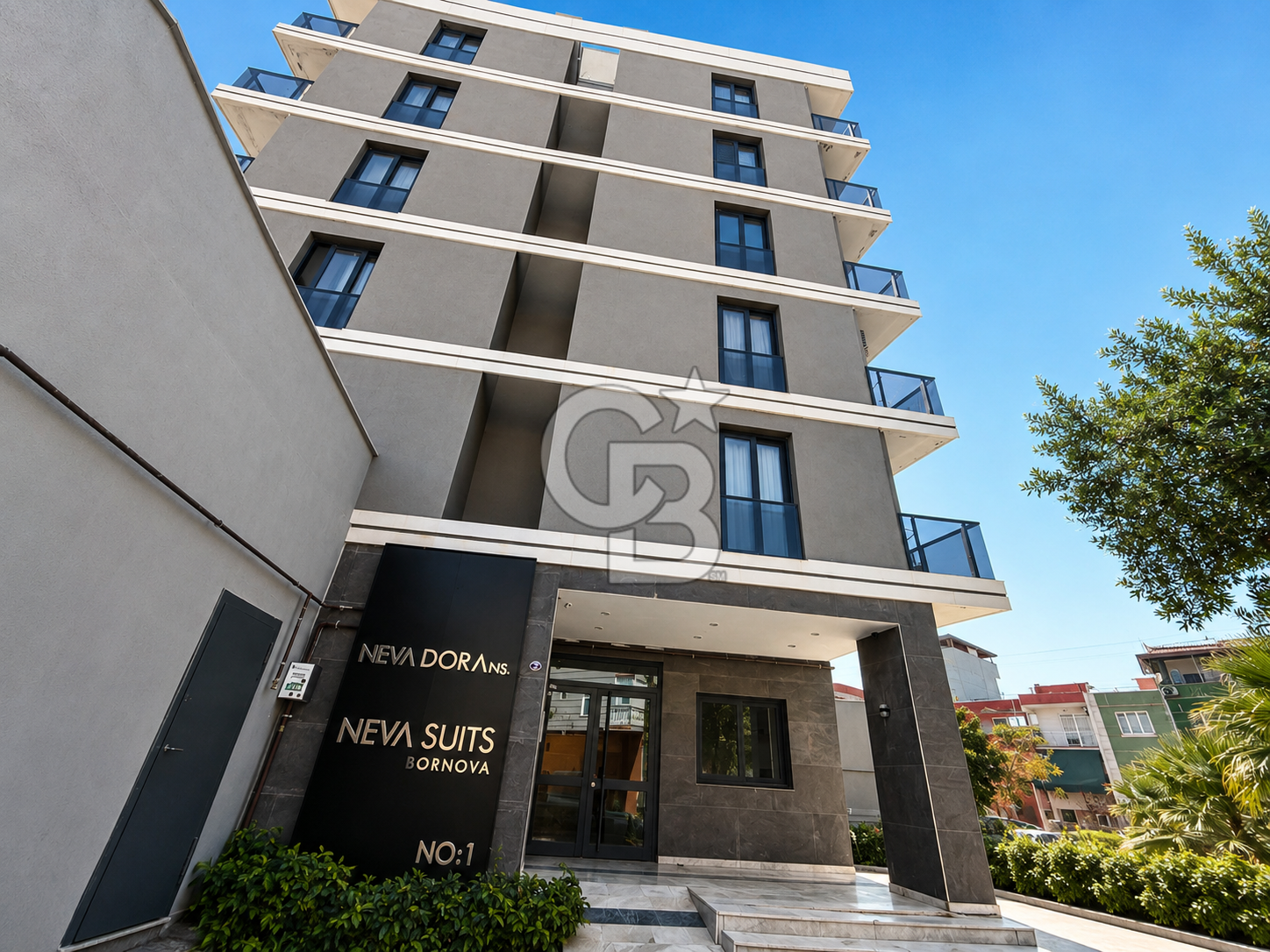 NEVA SUITS'TE ÖN CEPHE, GENİŞ TERASLI 1+1 