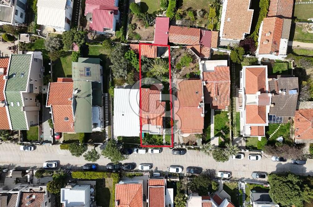 NARLIDERE SAHİLEVLERİ'NDE DENİZE YAKIN SATILIK MÜSTAKİL EV