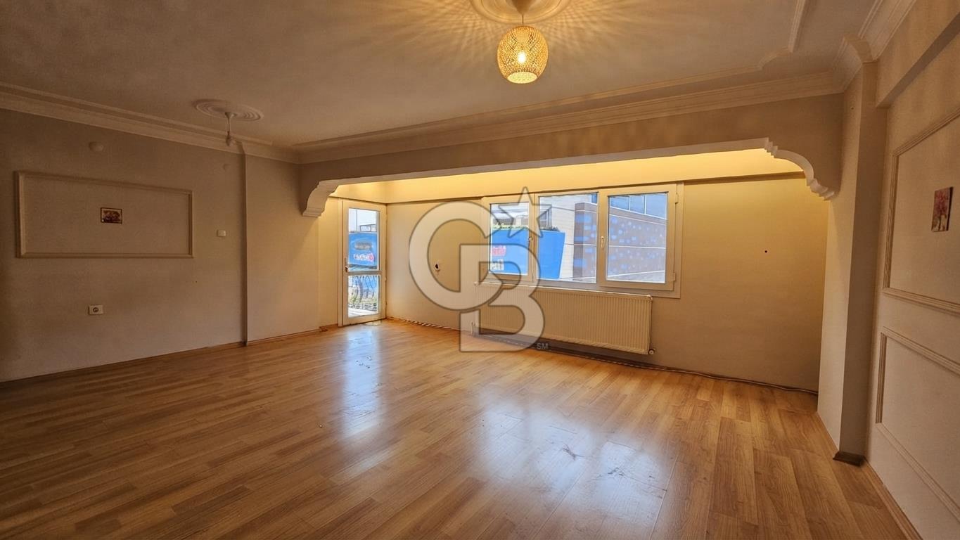 İzmir Park Karşısı Konumda 3+1 Geniş 130 m² Kiralık Daire
