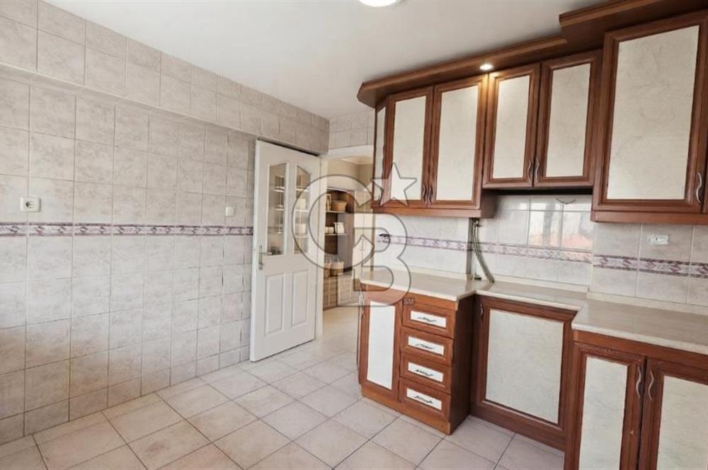 İzmir Park Karşısı Konumda 3+1 Geniş 130 m² Kiralık Daire