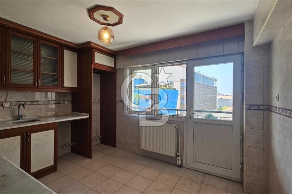İzmir Park Karşısı Konumda 3+1 Geniş 130 m² Kiralık Daire