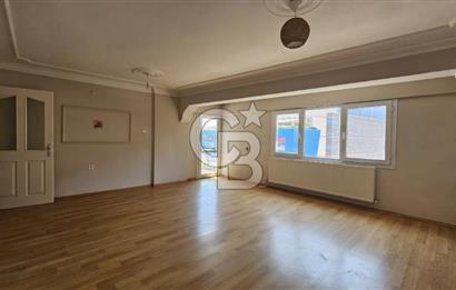 İzmir Park Karşısı Konumda 3+1 Geniş 130 m² Kiralık Daire