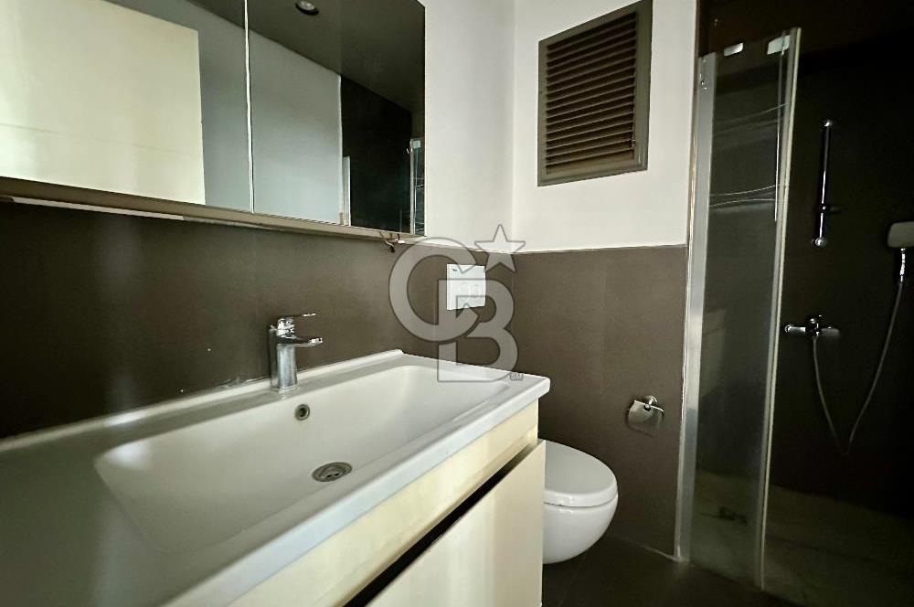 Ontan Bayraklı'da Kiralık Eşyalı Cadde Cepheli Ferah 1+1 Daire